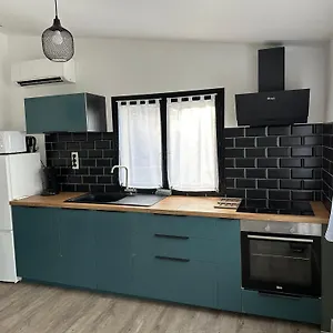 https://le-mas-pierrelatte.hotels-rhonealpes.com